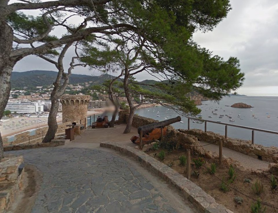 Antigua església de Sant Vicenç, dentro de la Vila Vella